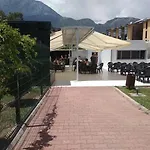 Monna Roza Hotel 4*