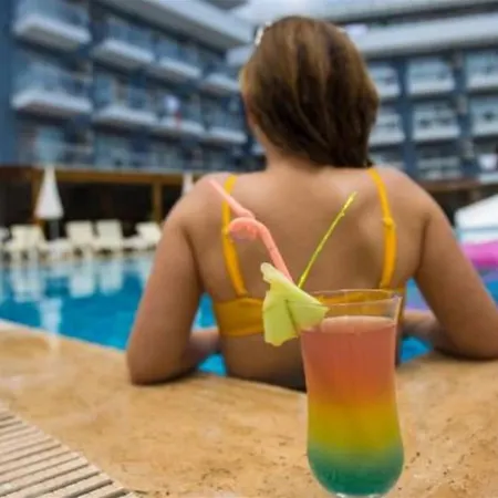 Monna Roza Hotel 4*