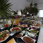 Monna Roza Hotel 4*